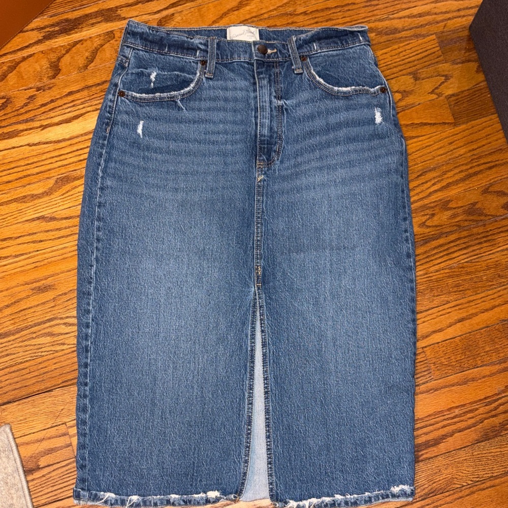 Universal Thread Women's Size 8 Blue Denim Skirt